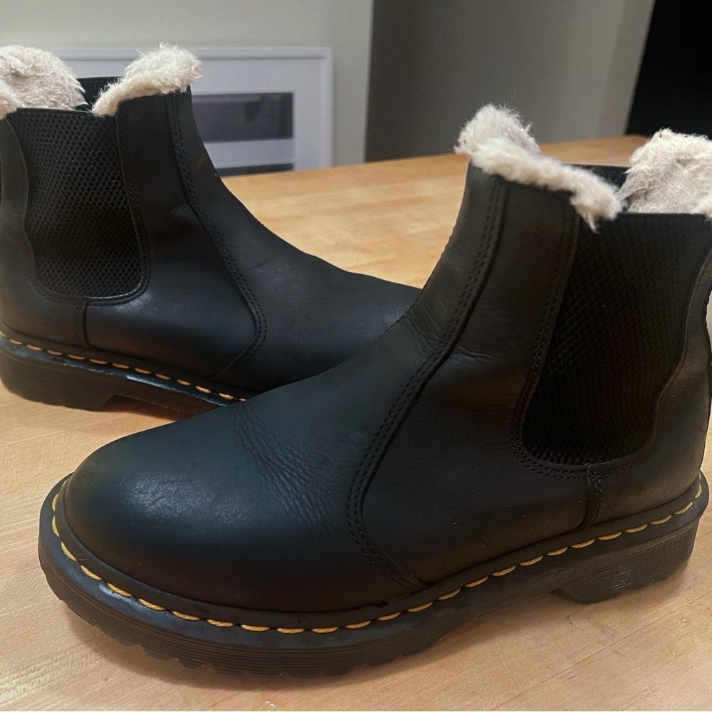 Dr. Martens “Leonore”Black Leather Boots with Cream Fur Lining